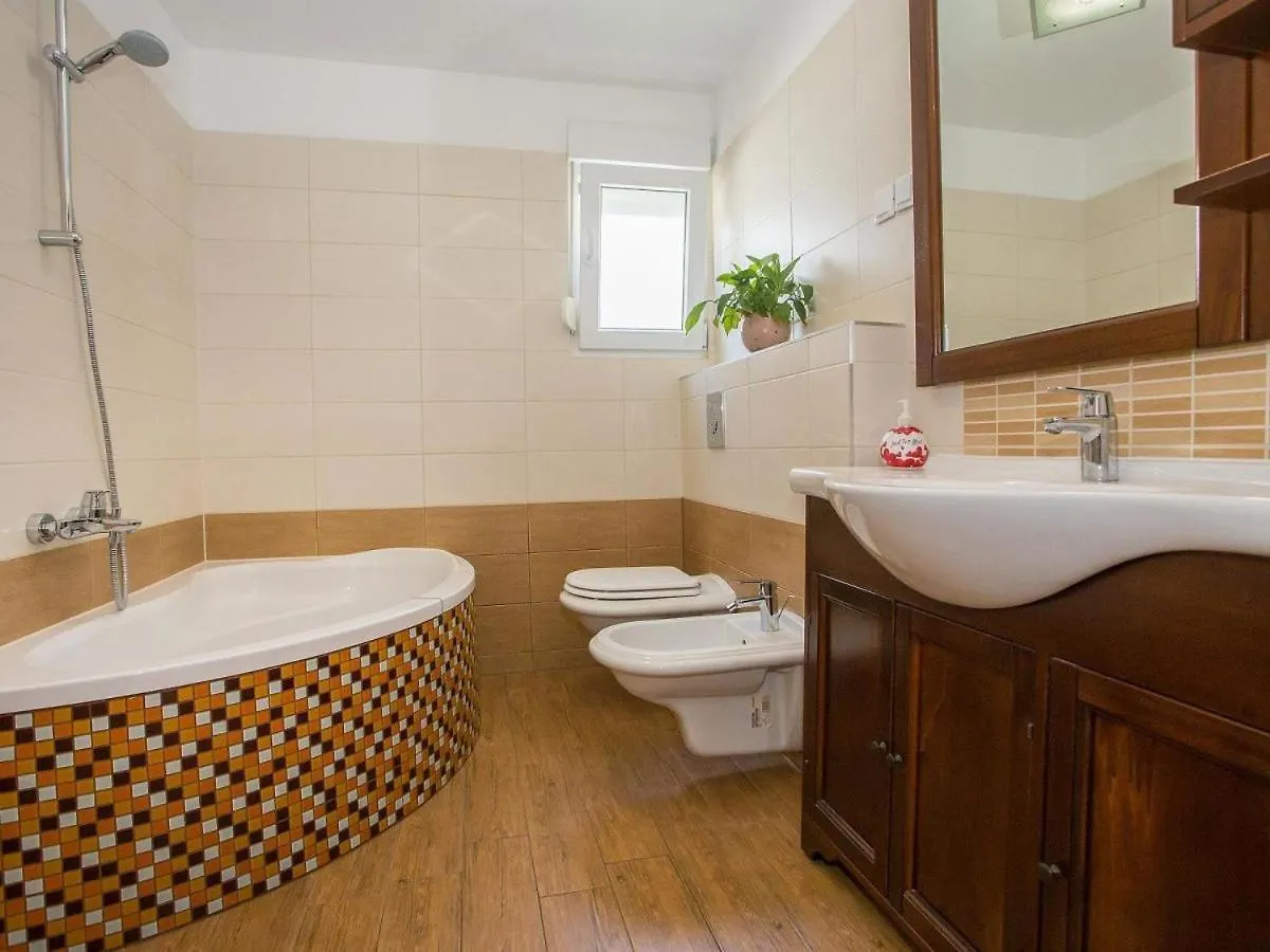 Holiday Home Tanja Pula 0*,