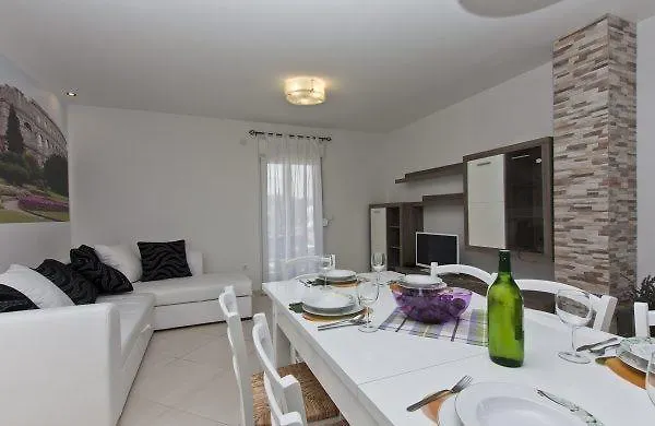 Holiday Home Tanja Pula