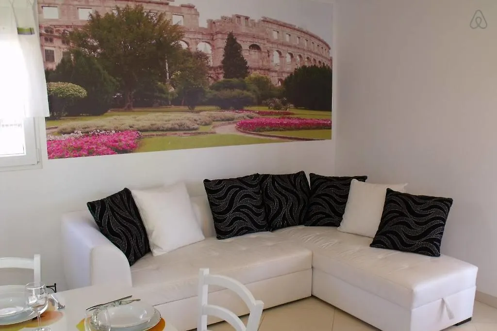 Holiday Home Tanja Pula 0*,